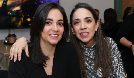  Luz Marcela Pérez y Gaby Camacho.