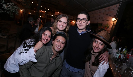  Marcela Duque, Ale González, Diego Azuara, Pato Ávila y Pamela Michel.