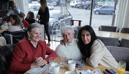  María Elena Gil, Susana Ducoulombier y Patricia Rodríguez.