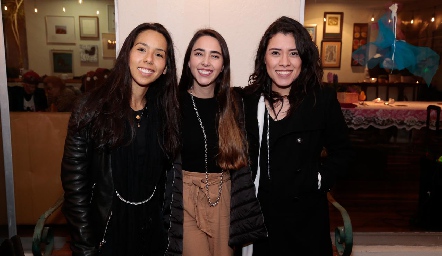 Lore con Mariana Carballo y Yolanda Aguilar.