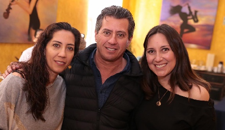 Cecilia, Gustavo y Claudia González Alcocer.