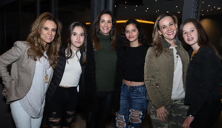  Daniela Díaz de León, Sofía Garza, Gabriela Estrada, Valeria Delsol, Maricarmen Ayala y Mariana Mendizábal.
