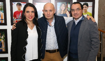  Marcela Reyna, Emmanuel Navarro y Sergio Palomino.