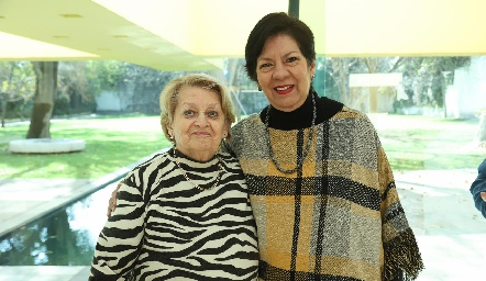 Lety Martínez y Lourdes Cordero.