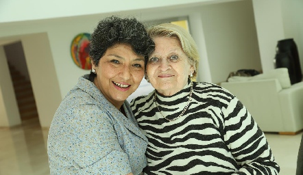  Isabel Inguanzo y Lety Martínez.