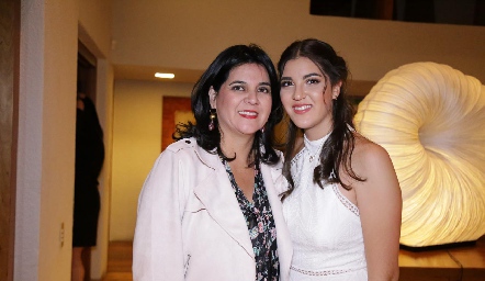  Cinthia Sánchez con su hija Natalia Gómez.