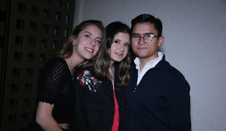  Emilia García, Valeria Ramos y Andrés Bravo.