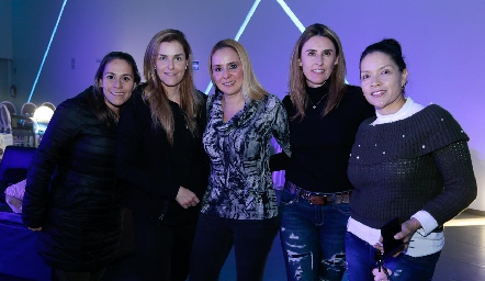  Michelle Zarur, Marisol Valladares, Melissa Fernández, Verónica López y Angélica Arroyo.