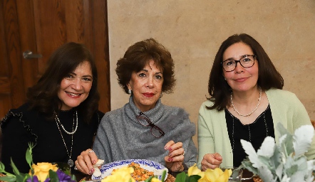  Gladys Castellanos, Lucero de Lobo y Rebeca Bustillos.