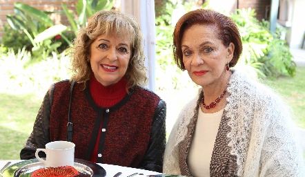  Felicia de Alarcon y Marcela Mier.