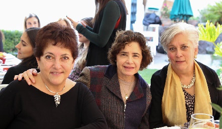  Maricela Contreras, Begoña Sarabia y Elena González .