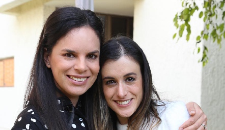  Ana Rosales y Gloria Escobedo .