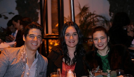  Omar Sánchez, Gaby Aguirre y Amalia Patiño.