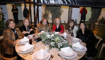  Pilar, Rocío Fernández, Fabiola Arriaga, Aglae Gómez, Dolores Guerrero y Lourdes Bocard.