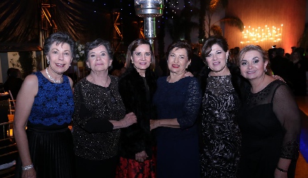  Lucía Garza, Marcela Carrera, Teresa Carrera, Ana María Carrera, Ana Mayra Garza y María del Carmen Pérez.