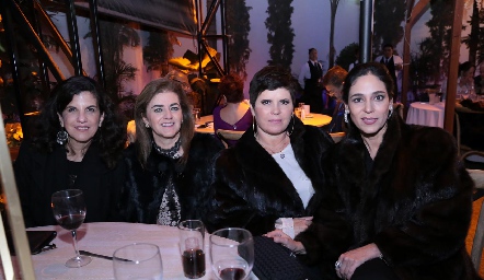  Cristina Nava, Adriana Carrera, Verónica Martínez y Maribel Lozano.