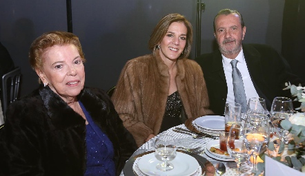  Güera López, Cristina Barret y Ángel Rivero.