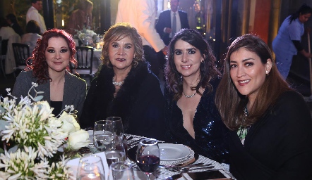  Ángeles Matienzo, Lorena Serment, Lorena Matienzo y Jimena Fernández.