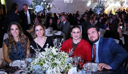  Cecilia Cabrera, Eugenia, María Presa y Gerardo.