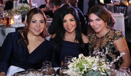  Arlete Solís, Amelia Solís y Jessica .