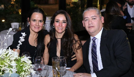  Roxana Gutiérrez, Alejandra Villalobos y Oscar Ruiz.