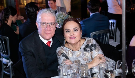  Salvador Granados y Elisa Robles de Granados.