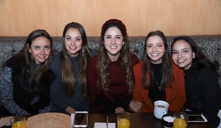  Ana Gaby, Paloma y Miriam Díaz Infante, Regina y Carolina Meade.