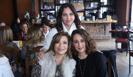  Mili Estrada, Soledad Vega y Gloria Martínez.