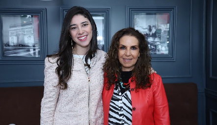 Suemi de Alba con su suegra Malena Hernández.