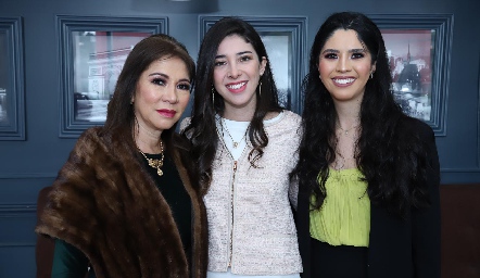  Elvia Chong, Suemi y Yung de Alba.