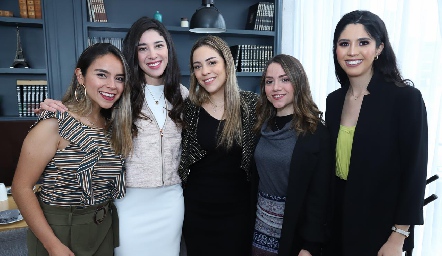  Leslie Pinzón, Suemi de Alba, Romina Reverte, Ninfa Portillo y Yung de Alba.
