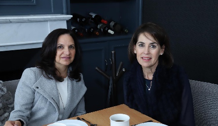  Charo de Ortuño y María Elena Torre.