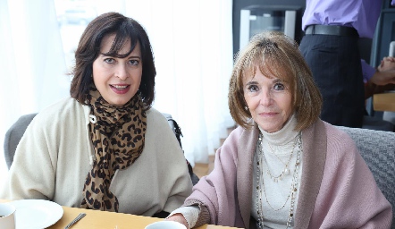  Mella Elizalde y Patricia Vivanco.