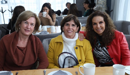  Ana Torre, María Zugarramurri y Malena Hernández.