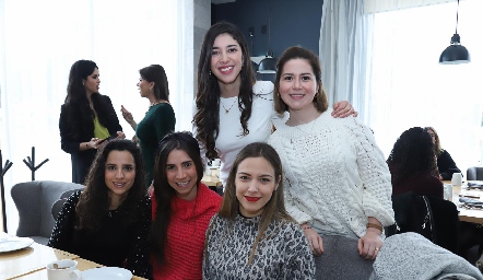 Suemi de Alba, Daniela Meléndez, Adriana Guerra, Valeria Zúñiga y Andrea Narváez.