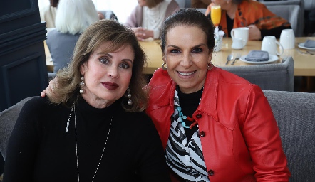  María Luisa Otero y Malena Hernández.