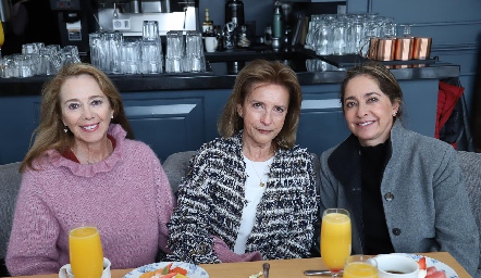 Tayde Gaviño, Magda Argüelles y Patricia Gaviño.