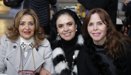  Verónica Maza, Julia Marín y Claudia Castro.