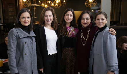  Adriana Zapata, Mónica Dorador, Adriana Estrada, Lucía Betancourt y Lupita González.