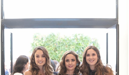  Las hermanas Paloma, Ana Gaby y Miriam Díaz Infante Meade.