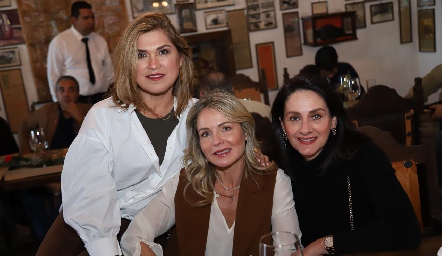  Vicky Almada de Barba, Liz de Torre y Beatriz de Frangie.