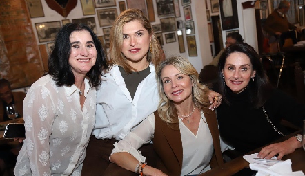 Sary de Torre, Vicky Almada de Barba, Liz de Torre y Beatriz de Frangie.