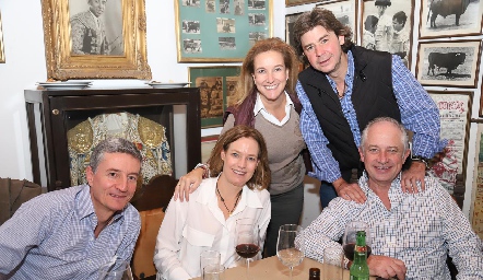  Pollo, Victoria, Olga, Enrique y Loco.