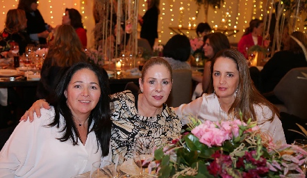 Claudia Álvarez, Laura Álvarez y Montse Fonte.