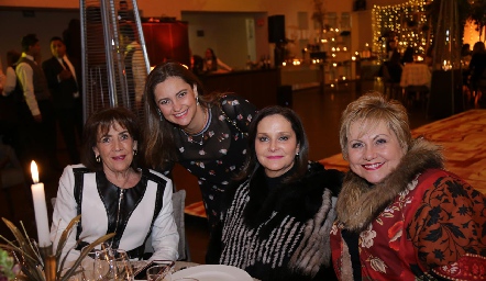 Blanca Valle, Rosmary Rosillo, Mary Meade y Lucy Lastras.