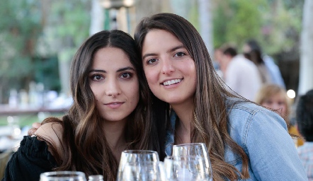  Daniela Torres y Gabriela González.