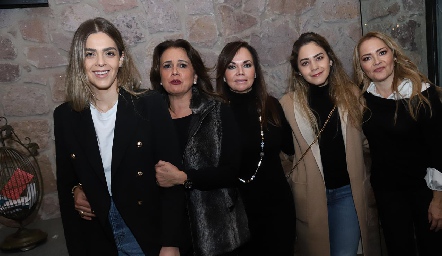  Claudia Mahbub, Maru Martínez, Elsa Tamez, Bárbara Mahbub y Claudia del Pozo.