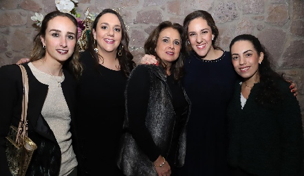  Ángeles Mahbub, Julieta Garelli, Maru Martínez, Alexandra Garelli y Ale Zepeda.
