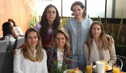  Marcela Torres, Lula Torres, Monse Torres, Lula López y Daniela Borbolla.