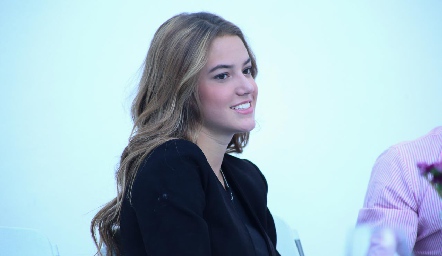  Renata Fernández .